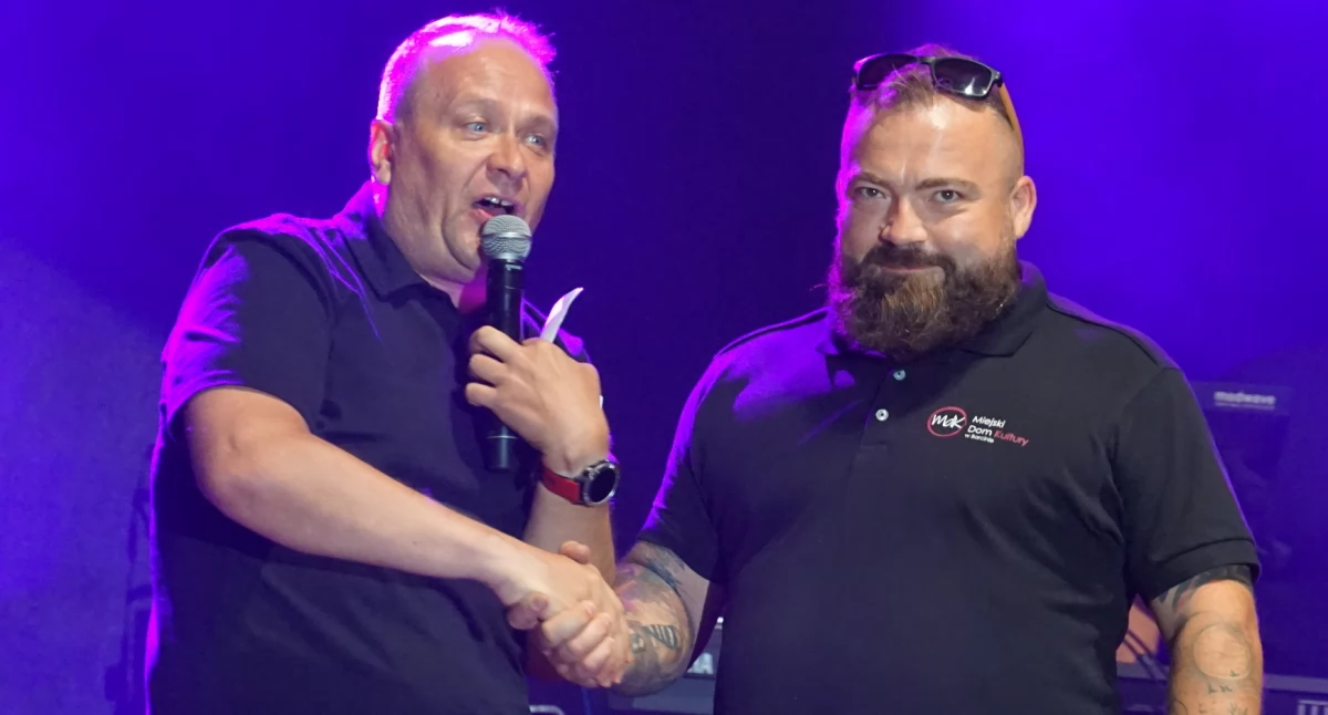 Odchodzący dyrektor MDK w Barcinie Artur Jakubowski (po lewej) i jego następca Michał Grzechowiak fot. Karol Gapiński