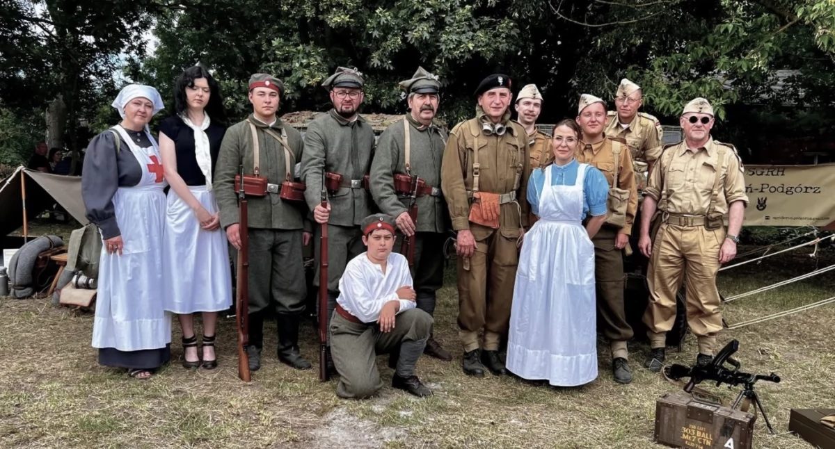Towarzystwo Historyczne w Kcyni bierze udział w rekonstrukcjach na terenie całego kraju, również w wakacje. Festyn Służb Mundurowych w Ostrowąsie. fot. THK 