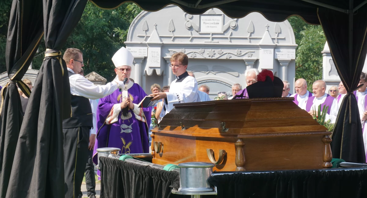 Uroczystości pogrzebowe prowadził Prymas Polski abp. Wojciech Polak fot. Justyna Kulpińska