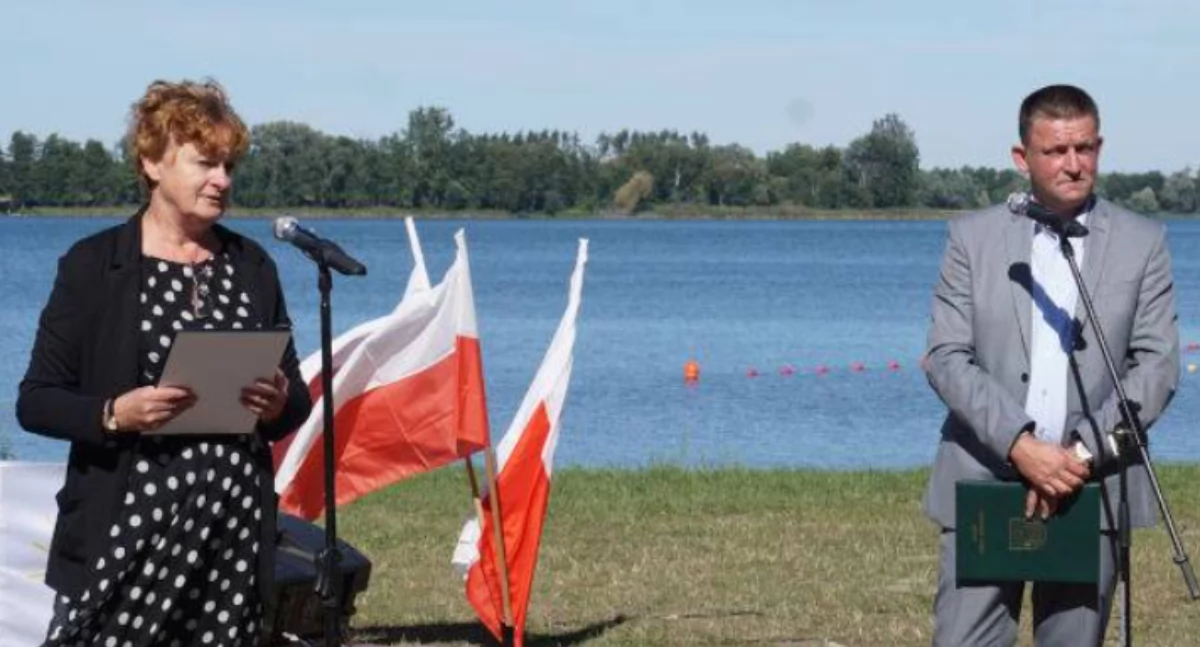 Kierowniczka GBP w Rogowie Alina Rogowa oraz wójt Tomasz Michalczak fot. Justyna Kulpińska