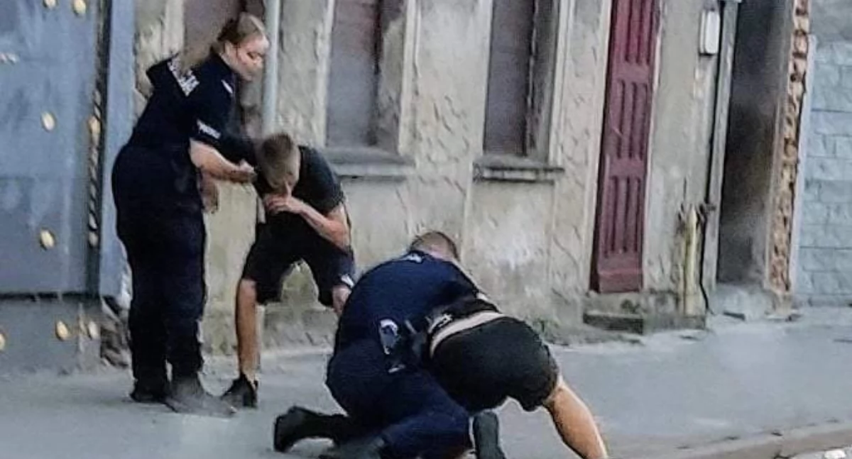 Interwencja policji na ulicy Szpitalnej, niedziela, 19.10, fot. otrzymana od Czytelnika