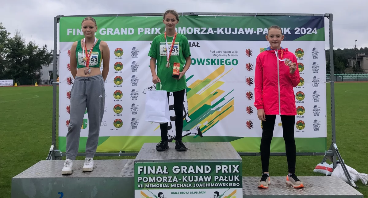 Wiktoria Cichocka wygrała bieg na 200 metrów, a Weronika Adamczyk była druga fot. arch. UKB Szubin 