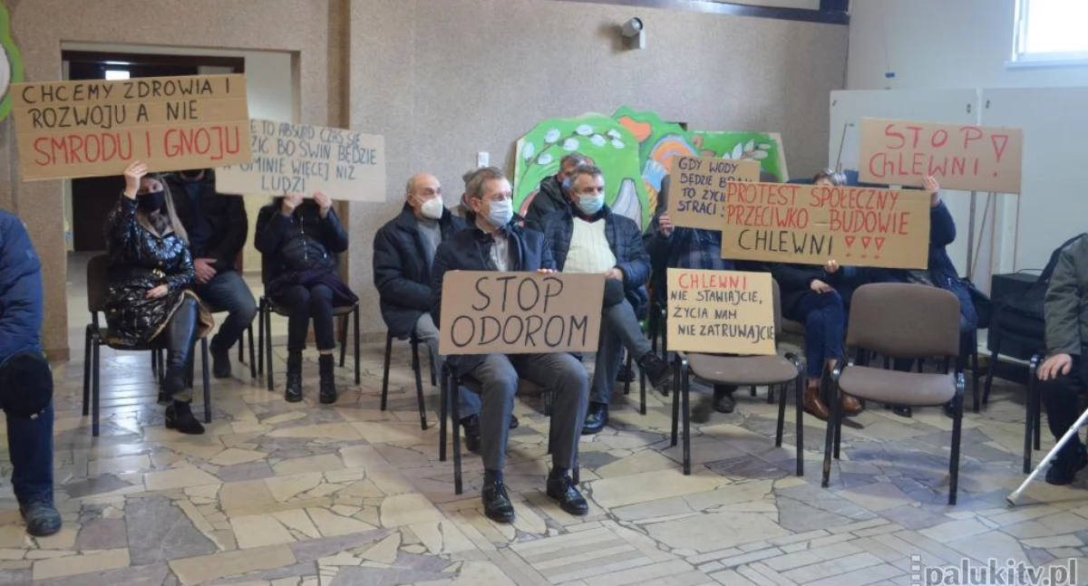 W marcu 2022 r. zwołano zebranie wiejskie, podczas którego mieszkańcy mogli powiedzieć o swoich obawach związanych z planowaną budową tuczarni, a także wszelkie wątpliwości skonsultować z inwestorem fot. z arch. Pałuk