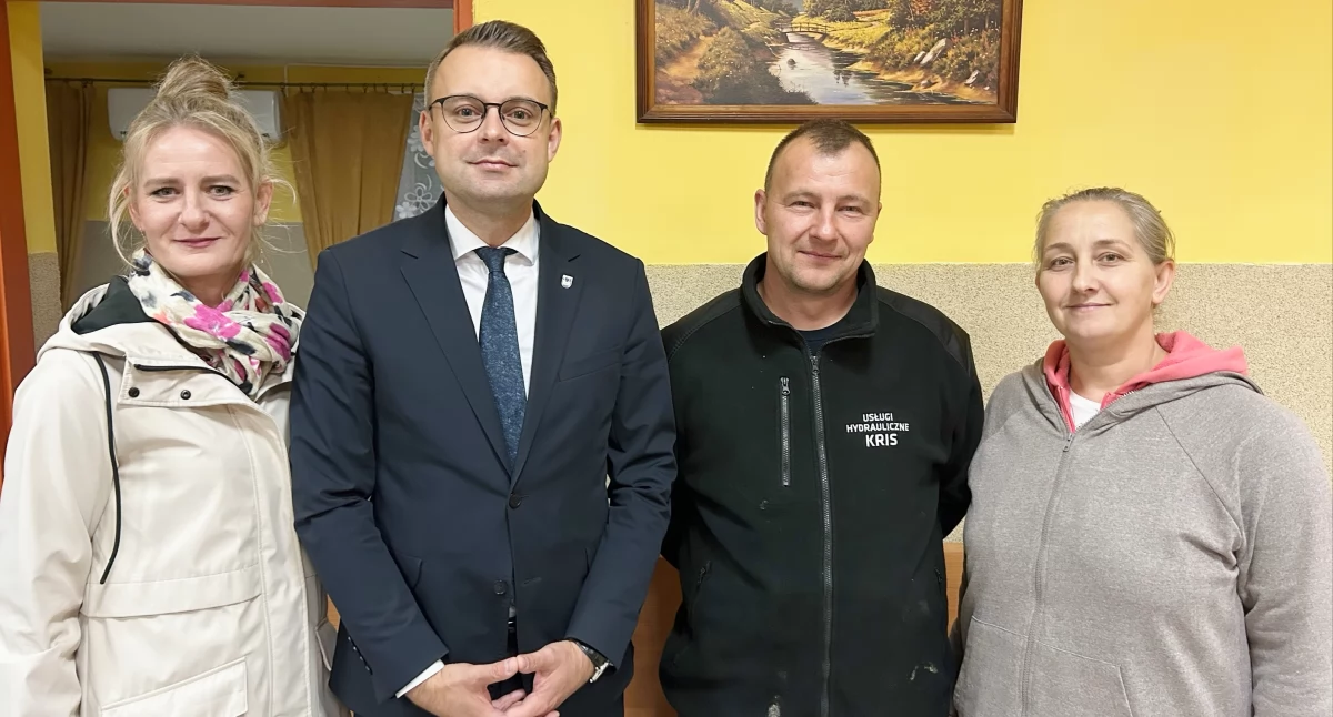 Burmistrz Żnina z nową radą sołecką w Sielcu fot. UM w Żninie