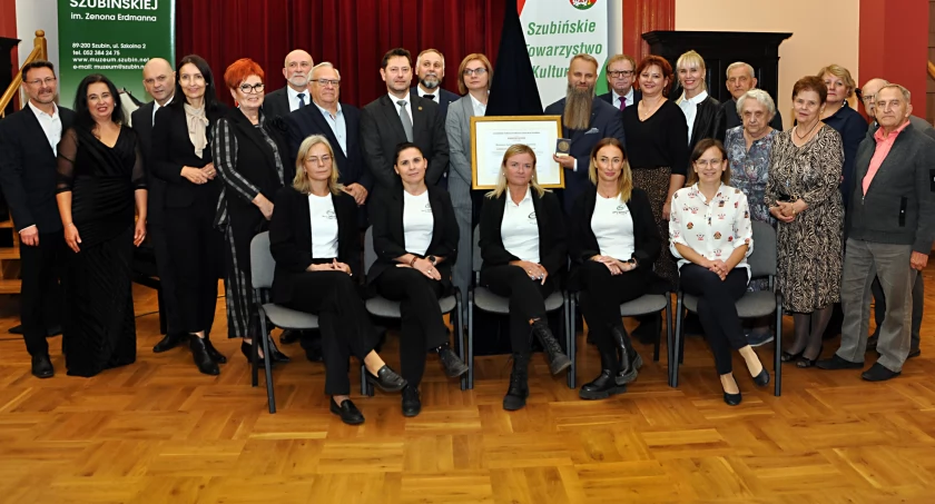 Uroczystość wręczenie Honorowego Medalu im. ks. Jana Kleina Bankowi Spółdzielczemu w Szubinie fot. Piotr Bembenek