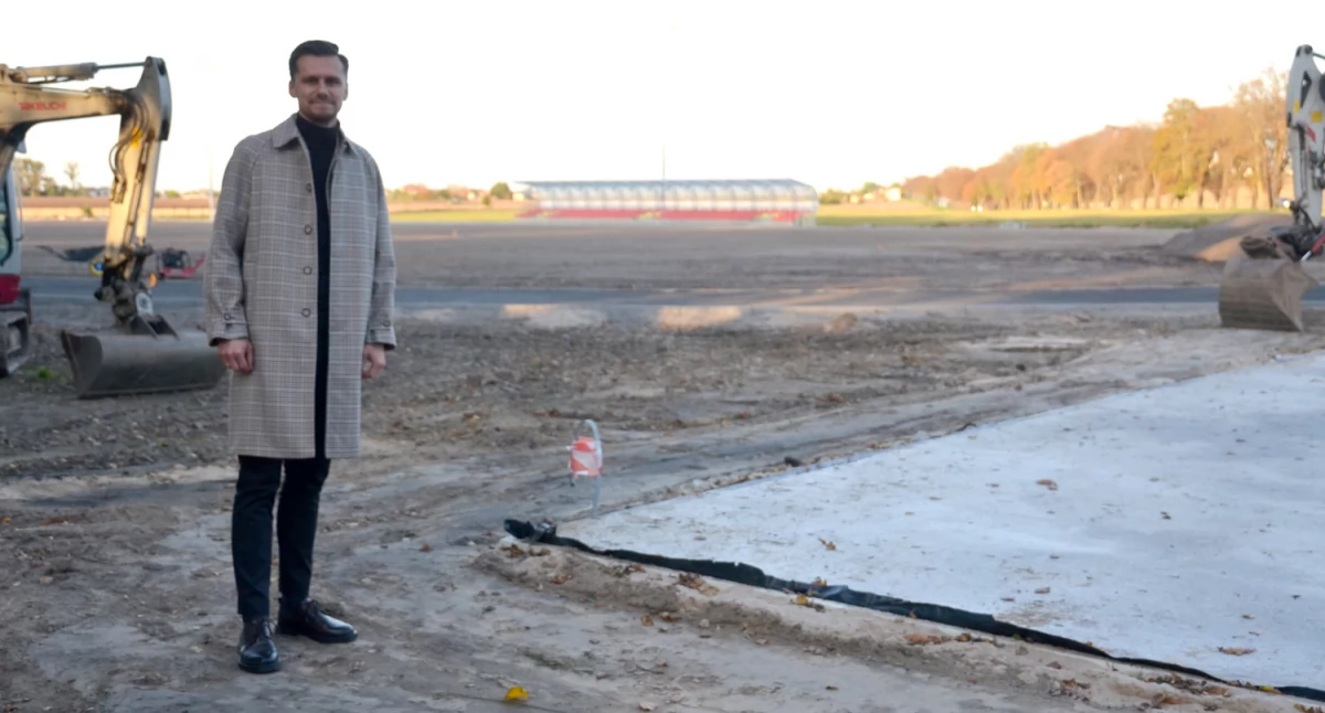 Prezes MLKS Orła Kcynia Artur Frydrych nie jest zadowolony z braku siatki fot. Cezary Kucharski
