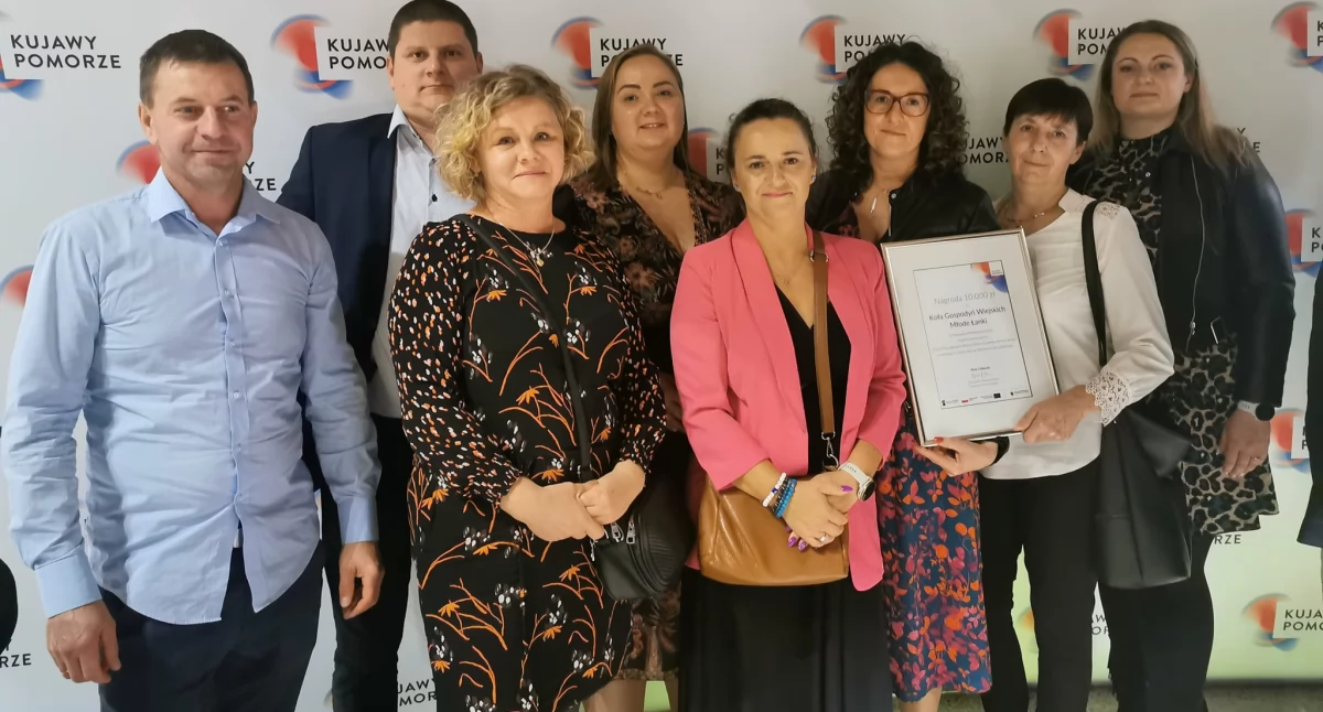 KGW Młode Łanki odebrało nagrodę w konkursie fot. KGW Młode Łanki