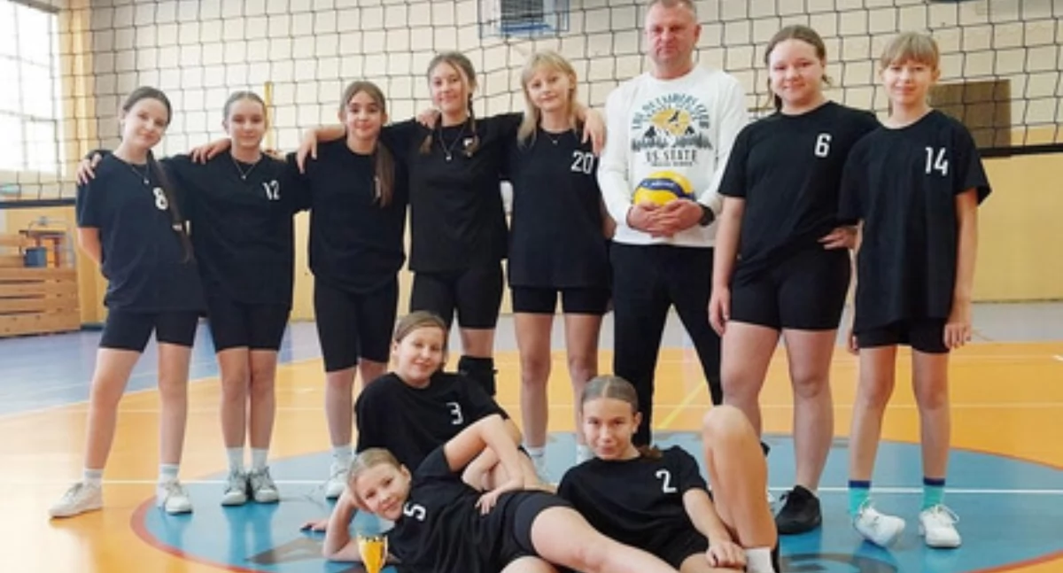 Złote medalistki mistrzostw gminy, to dziewczęta z Kowalewa. fot. arch. Jakub Cegiełka