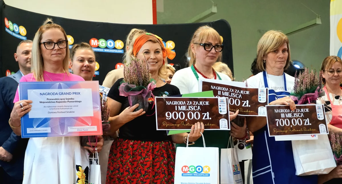 Przedstawicielki Kół Gospodyń Wiejskich, których potrawy podbiły pierwszy Dyniowy Festiwal Smaków w Janowcu Wlkp. fot. Justyna Kulpińska