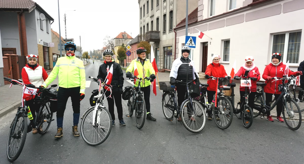 Wyprawa rowerowa do miejsc pamięci stała się już miejscową tradycją fot. Justyna Kulpińska