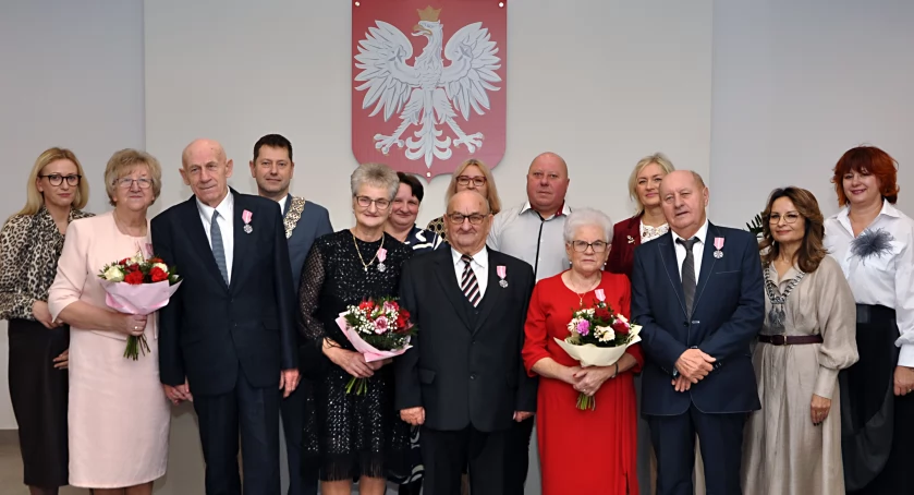 Pary małżeńskie świętujące Szmaragdowe i Złote Gody w szubińskim Urzędzie Stanu Cywilnego fot. Piotr Bembenek
