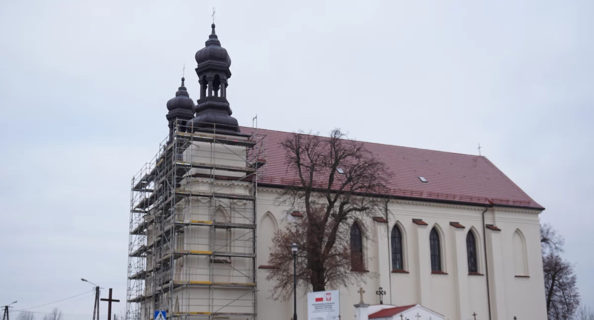 Odnowiona elewacja rogowskiego kościoła prezentuje się bardzo estetycznie fot. Justyna Kulpińska