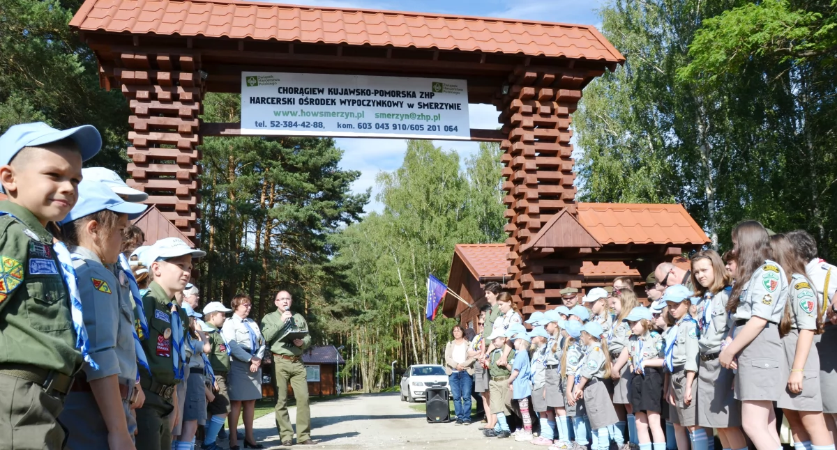 1 lipca 2014 roku nastąpiło uroczyste otwarcie zmodernizowanego Harcerskiego Ośrodka Wypoczynkowego w Smerzynie. Ośrodek zyskał dwa nowe obiekty mieszkalne z zapleczem sanitarnym, salę konferencyjną oraz boiska do piłki nożnej, siatkówki i koszykówki. Zmodernizowana została stołówka i zaplecze kuchenne. Powstała także sala konferencyjna i amfiteatr, a także ścianka wspinaczkowa. W otwarciu brali udział między innymi ówcześni wojewoda, wicemarszałek i starosta żniński. Modernizacja obiektu koszto