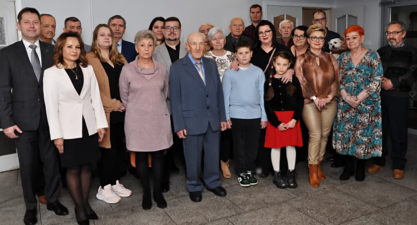 Edmund Bałka świętujący swe 104. urodziny wraz z rodziną, zaproszonymi przyjaciółmi i gośćmi fot. Piotr Bembenek