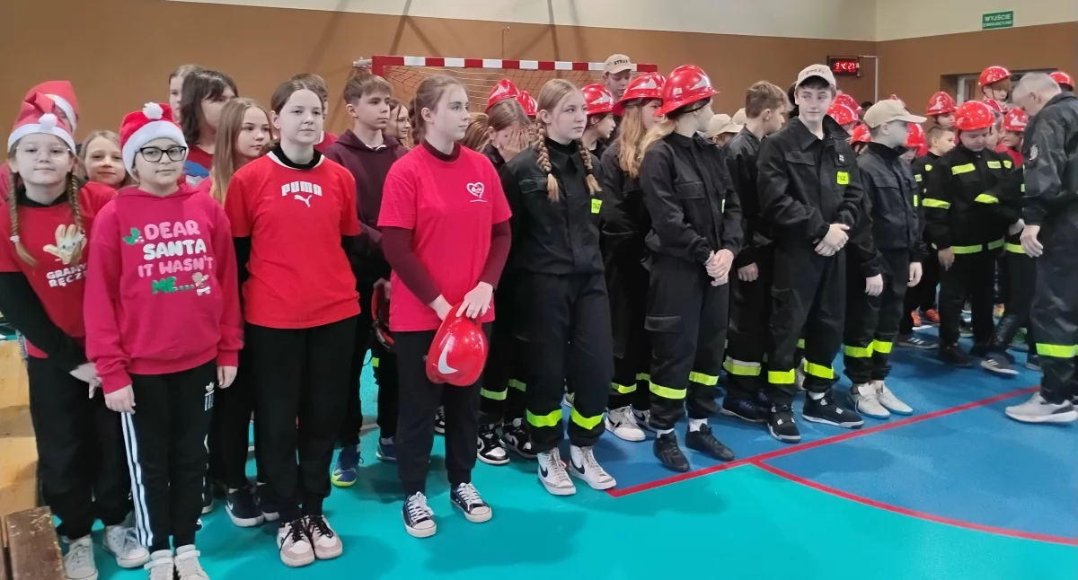 Halowe zawody zgromadziły 14 drużyn MDP (fot. powierzone Kamila Gogola OSP Dziewierzewo) 