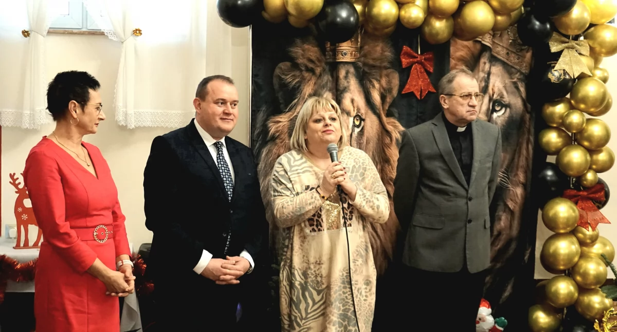 W uroczystości uczestniczyli (od lewej): Aleksandra Walendowska, Michał Werkowski, Joanna Malak i ks. Andrzej Szczepaniak fot. Justyna Kulpińska