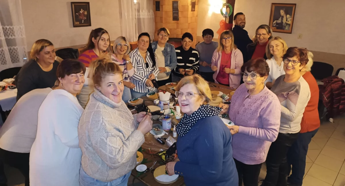 Niezwykła grupa w Studzienkach, podczas niezwykłych warsztatów twórczych fot. powierzone Hanna Domalewska