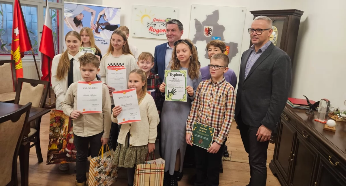 Twórcy najlepszych prac otrzymali nagrody fot. z arch. GOPS w Rogowie 