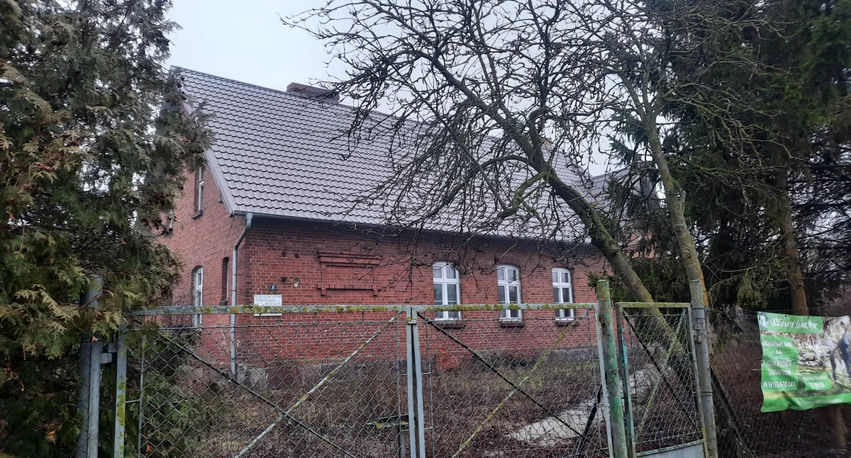 Budynek gminny w Brudzyniu był już trzykrotnie wystawiony na sprzedaż fot. Justyna Kulpińska