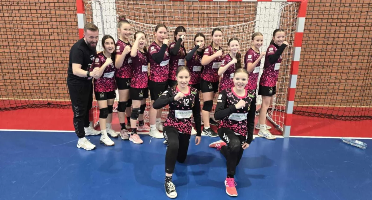 Wygrany turniej w Kowalu i wielka radość zawodniczek z Kcyni (fot. powierzone redakcji przez Klub Orlik) 