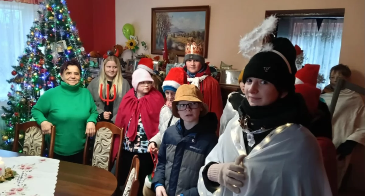 Kolędnicy byli ciepło przyjmowani przez mieszkańców fot. nadesłane