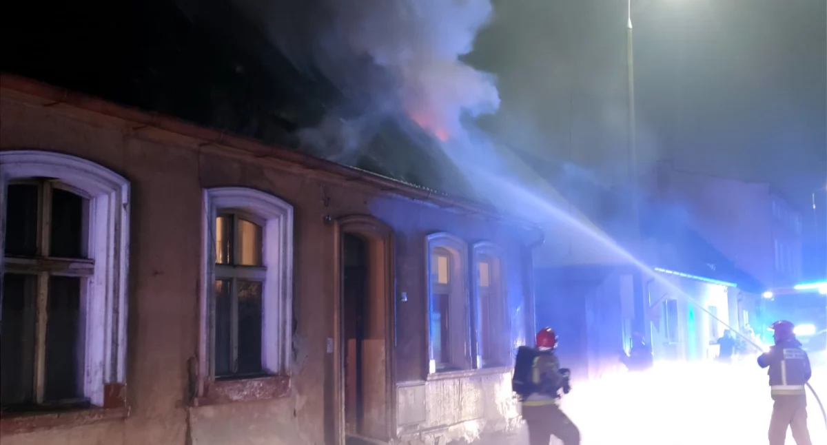 Strażacy walczą z ogniem w budynku przy ul. Kilińskiego fot. Piotr Bembenek
