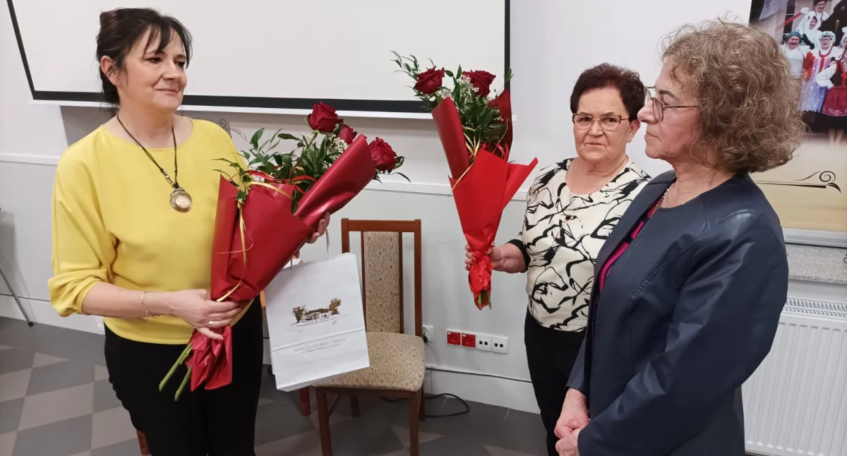 Zmiana na stanowisku starościny i skarbnika UTW w Kcyni fot. powierzone przez GCKiB