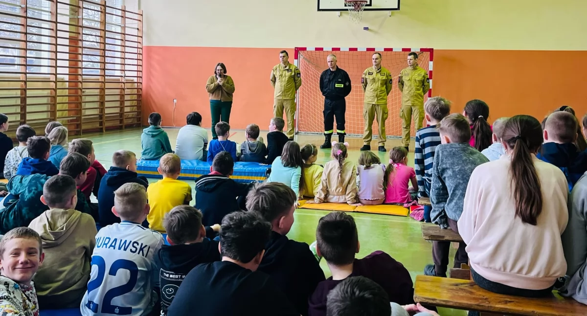 OSP Dziewierzewo realizuje projekt związany z problemem czadu, w ramach którego wiedzę posiedli m.in. uczniowie lokalnej szkoły podstawowej fot. powierzone, SP Dziewierzewo