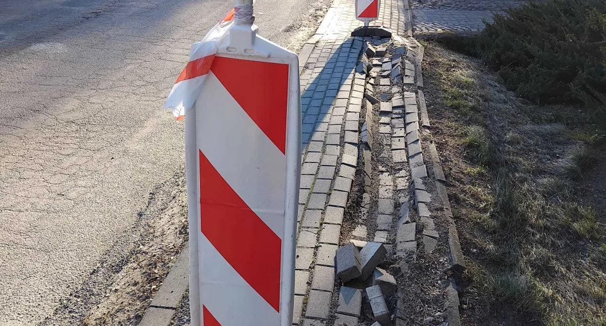 Chodnik w Ostrówcach zapadł się fot. January Bątkiewicz