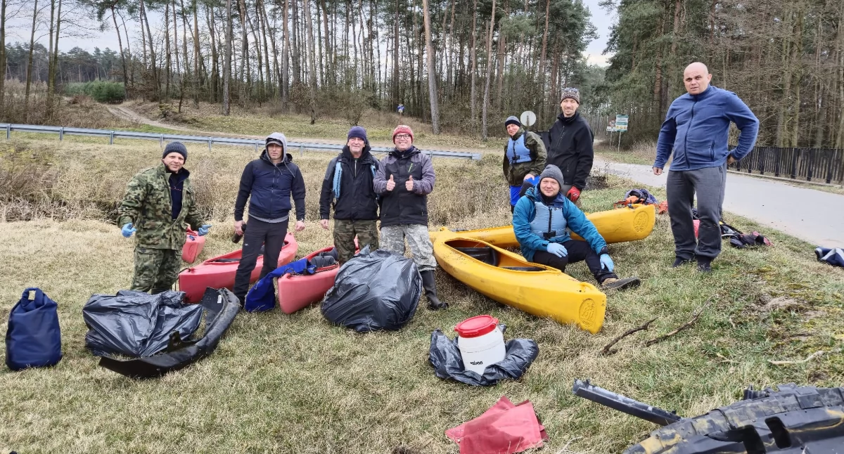 Ekologiczna akcja janowickiego Koła Terenowego PTTK odbywa się już od wielu lat fot. z arch. Koła PTTK Janowiec Wlkp.