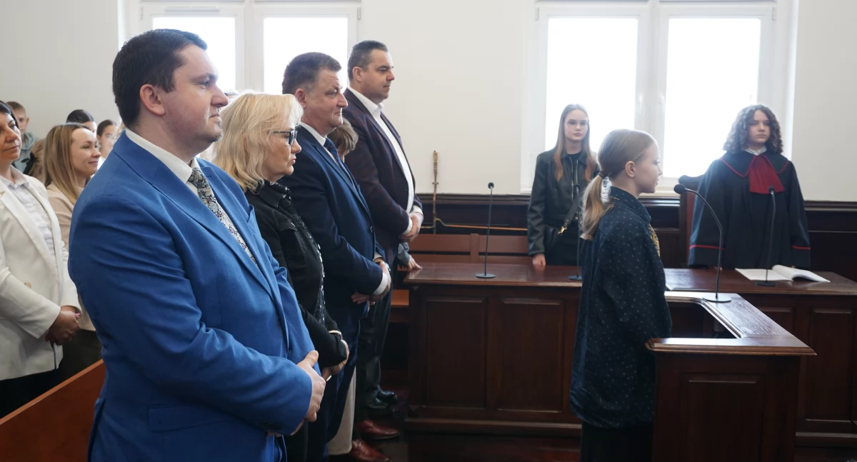 W inscenizacji wystąpili: Amelia Smoter, Maria Petrykowska, Sandra Lewandowska, Aleksandra Wysocka, Martyna Glapa, Nadia Ciemnieniewska, Bartosz Nadolny, Kinga Kurek, Marta Starczewska, Oliwia Kokocha, Nina Walkowska oraz Barbara Grzechnik fot. Justyna Kulpińska