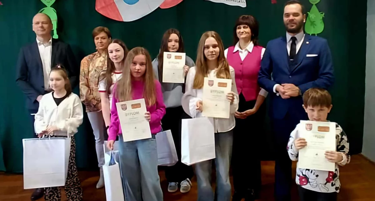 Laureaci literackiego konkursu fot. powierzone przez Katarzyna Pawlak