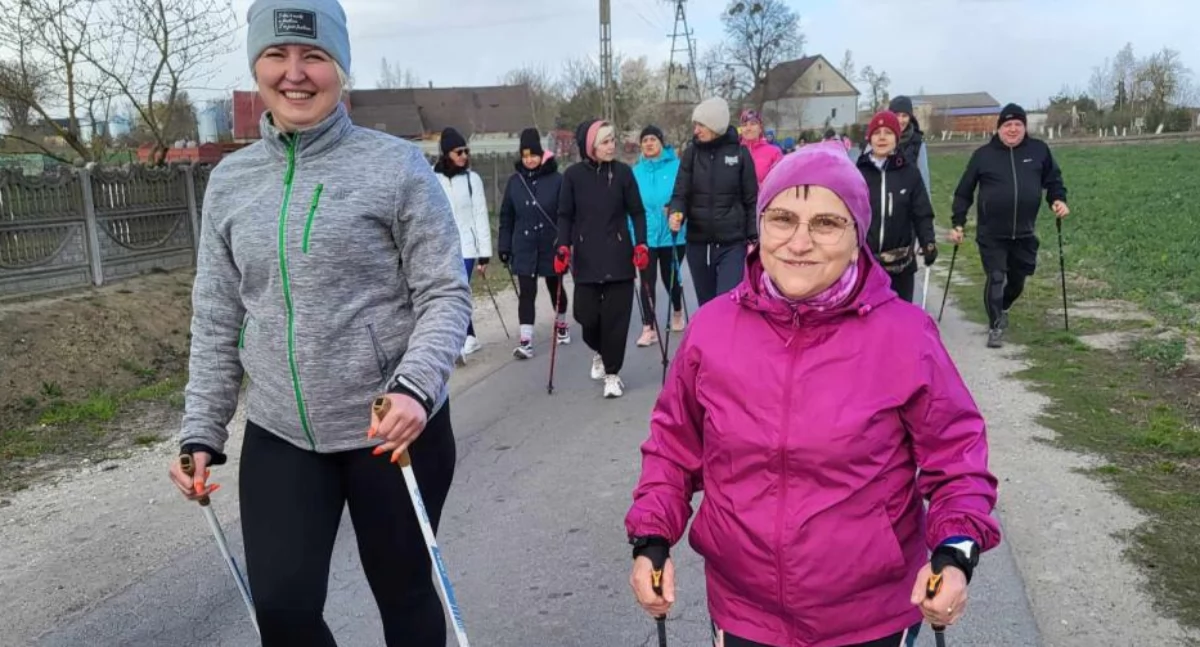 46 osób wyruszyło na liczącą ok. 8 km trasę w górkach Zagajnych (fot. Ewa Hałas) 