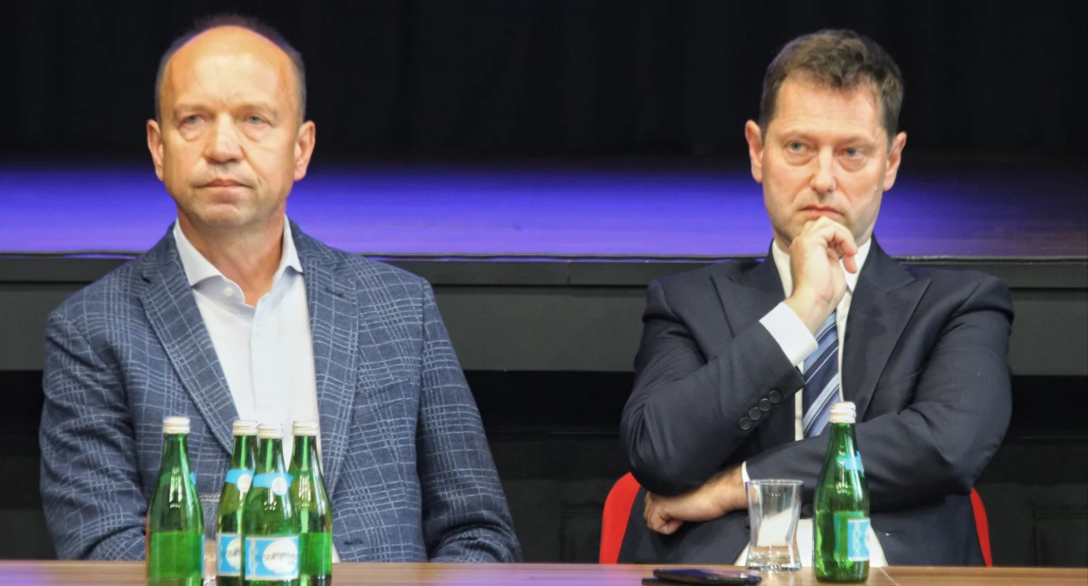 Andrzej Skiba (na zdjęciu z lewej) wnioskuje o procedowanie decyzji środowiskowej od początku. Od szubińskiego włodarza (na zdjęciu z prawej) uzyskaliśmy potwierdzenie, że będzie ona ponownie procedowana fot. z archiwum Pałuk 