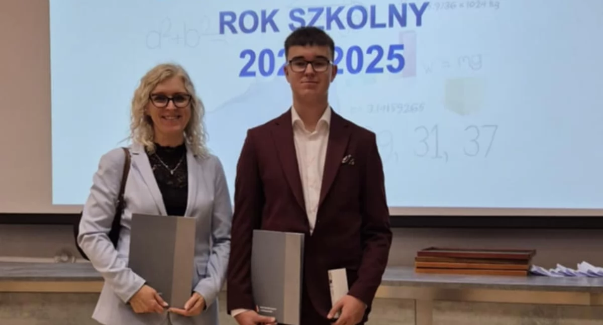 Igor Przewoda na gali laureatów wraz z nauczycielką Beatą Ziółkowską fot. z archiwum SP 1 w Żninie