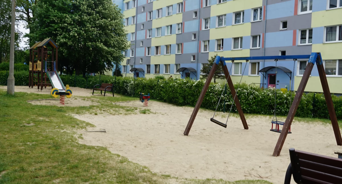 W tegorocznych planach Urzędu Miejskiego w Barcinie jest likwidacja tego placu zabaw fot. Karol Gapiński