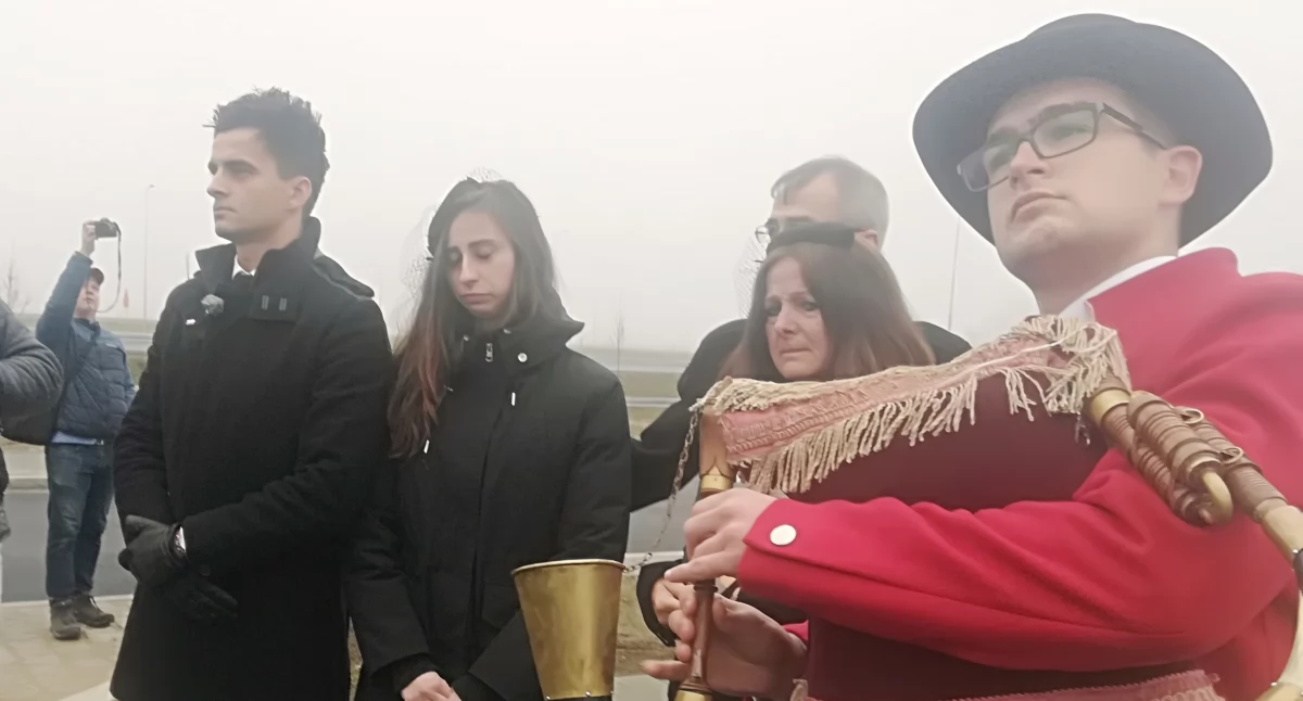 Kadr z uroczystego otwarcia 7 odcinka S5, które nastąpiło 23 grudnia 2019 r. Uczestniczyła w nim pogrążona w żałobie rodzina Krystiana Łazińskiego. fot. Justyna Kulpińska