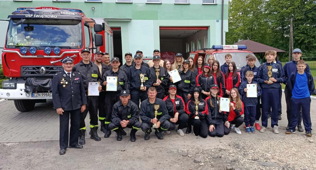 Jednostka OSP Świątkowo składa się obecnie z kilku pokoleń fot. z arch. OSP Świątkowo