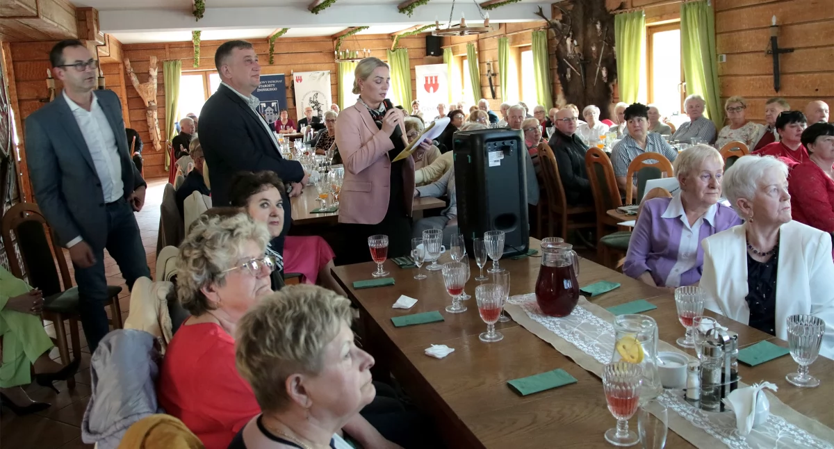 Słuchacze UTW oraz ich goście biesiadowali w Chomiąży Szlacheckiej fot. Paweł Siczynski