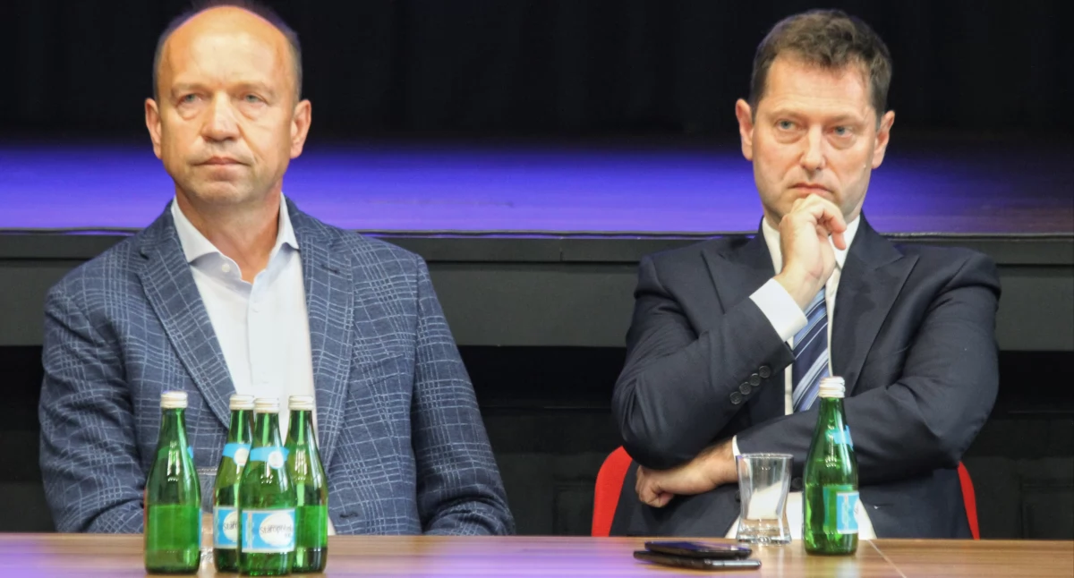 Pierwszą decyzję środowiskową podpisał burmistrz Mariusz Piotrkowski. Z drugą również się zmierzy. fot. Remigiusz Konieczka