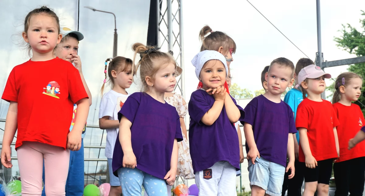Dzieci znakomicie prezentowały się na scenie fot. Justyna Kulpińska