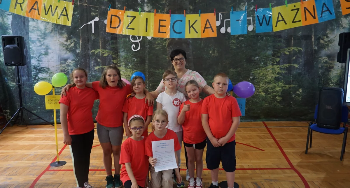 Uczniowie promowali prawa dziecka fot. Karol Gapiński