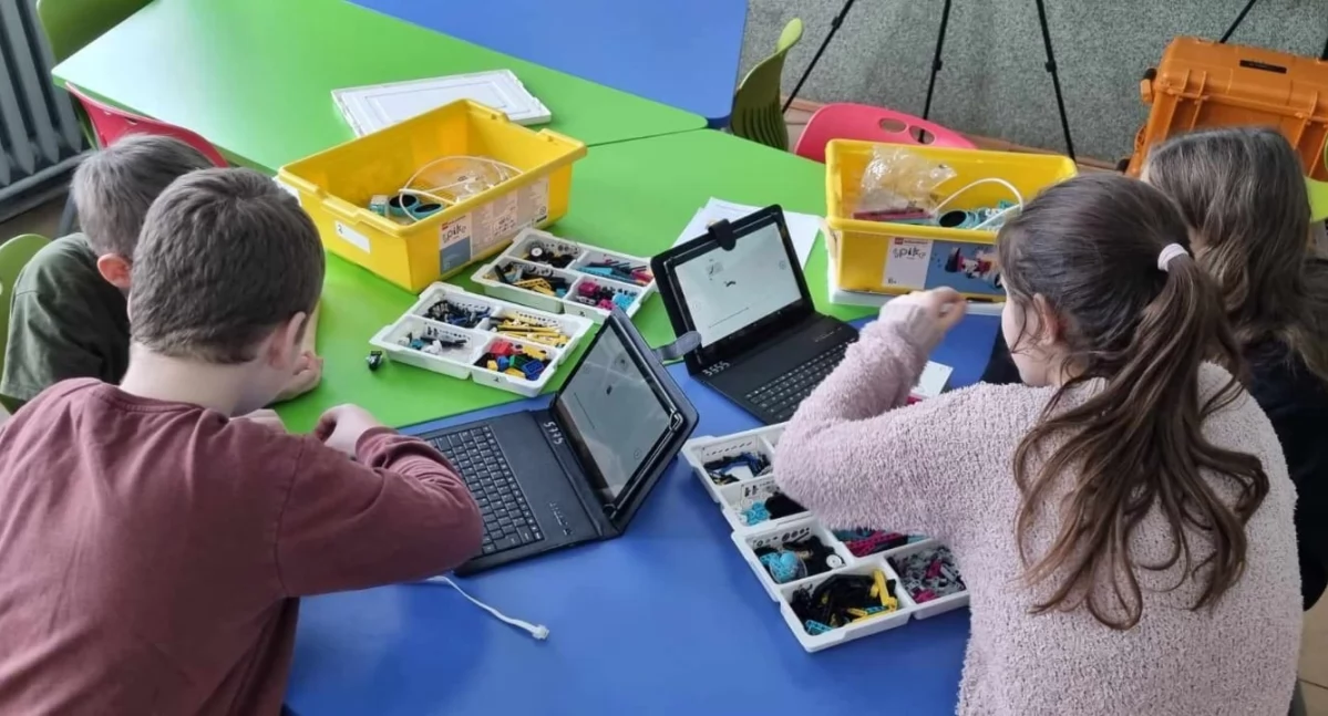 Nowoczesna pracownia Jana Czochralskiego powstanie w Kcyni. Na zdjęciu uczniowie szkoły, którzy uczestniczą w licznych projektach z pogranicza robotyki i nauk ścisłych. fot. Ewa Hałas