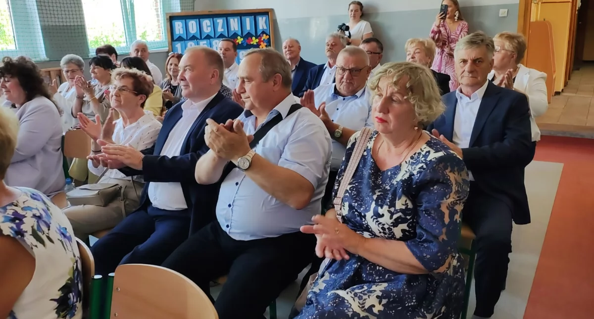Powrót do szkolnych ław pełen wzruszeń (fot. Ewa Hałas) 