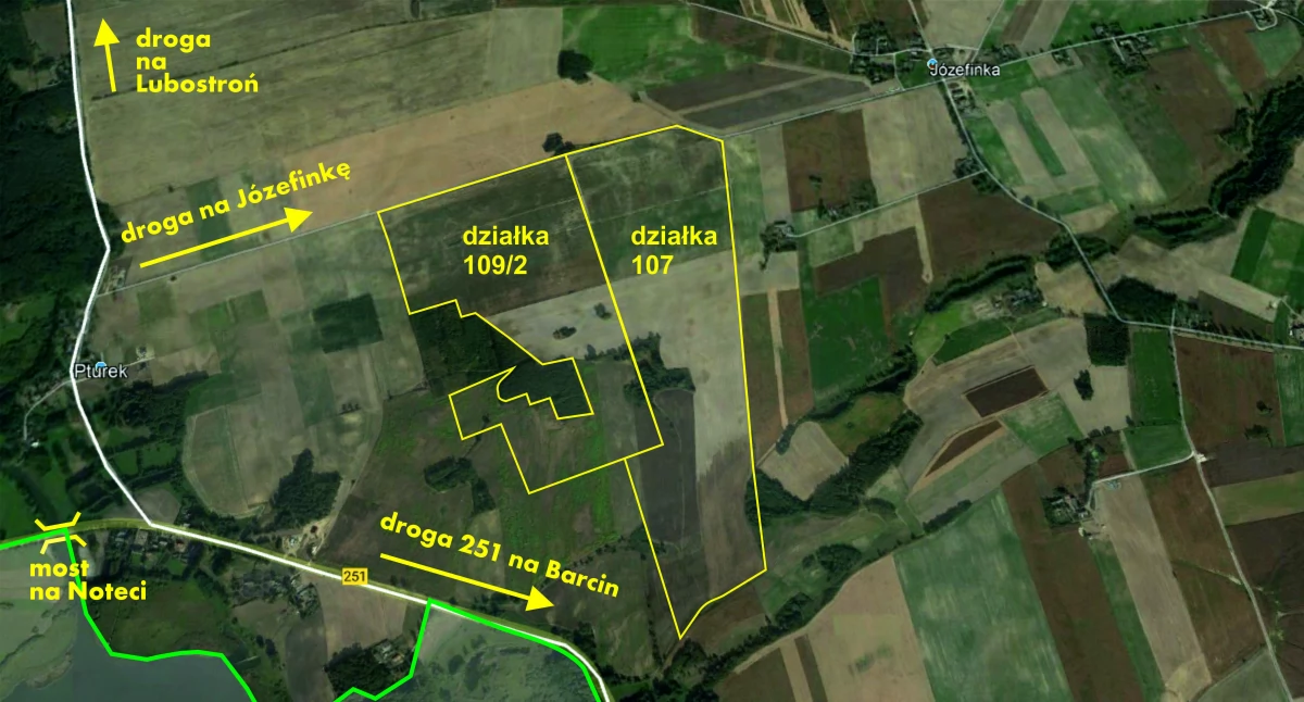 Wniosek o zezwolenie na przetwarzanie odpadów o kodzie ex 19 05 03 - kompost nieodpowiadający wymaganiom (nienadający się do wykorzystania) wytworzony z odpadów zielonych i innych bioodpadów zbieranych selektywnie - dotyczy działek 107 i 109/2 położonych w Pturku między drogą prowadzącą od Pturka do Józefinki a drogą wojewódzką nr 251 Żnin - Inowrocław - rys. na podstawie Google Earth. Granice na podstawie geoportalu zaznaczone orientacyjnie. 