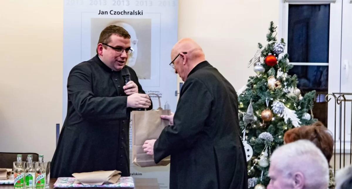 Ksiądz Stanisław Gajek przeniesiony do parafii w Bydgoszczy i ksiądz proboszcz Michał Kostecki odchodzący na emeryturę fot. Ewa Hałas