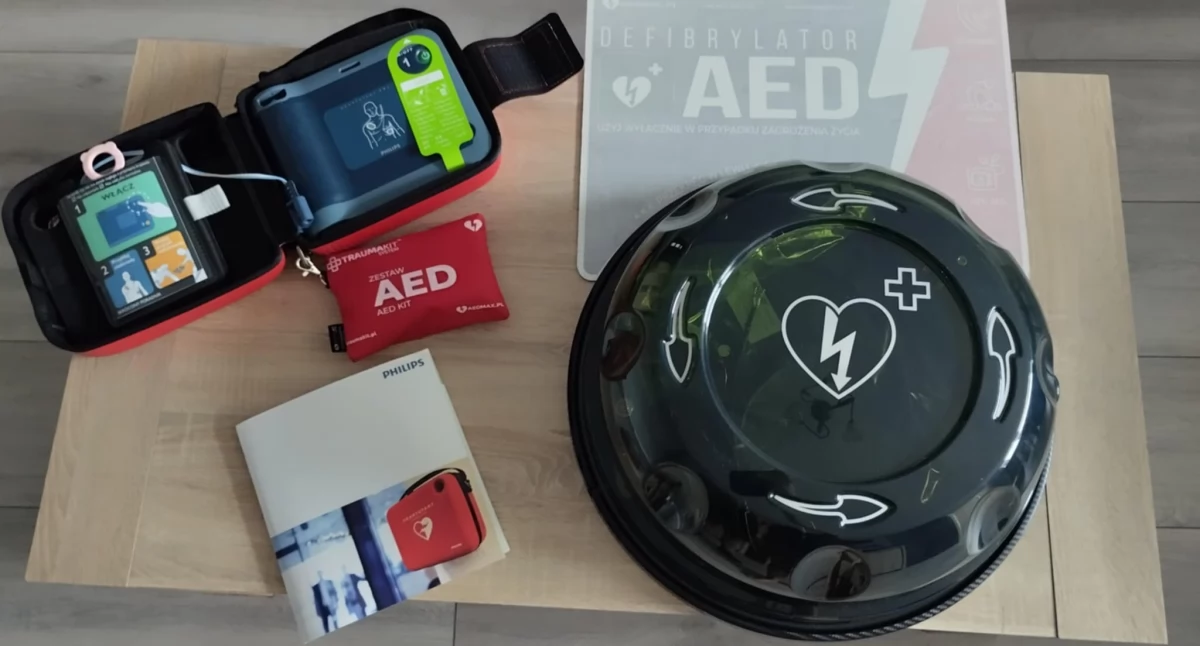 Kapsuła AED zakupiona do sołectwa Górki Zagajne wraz z automatycznym defibrylatorem 