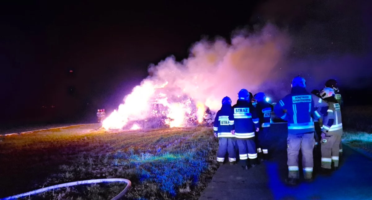 Strażacy walczyli z pożarem do świtu fot. OSP Cerekwica