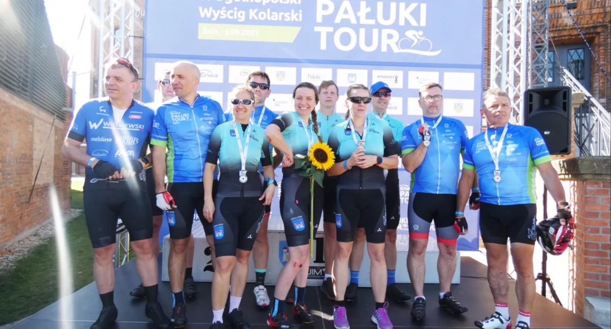 W Pałuki Tour co roku startują też kolarze z naszego regionu. Tu na zdjęciu ekipa Szosy Żnin podczas 5. edycji wyścigu fot. Karol Gapiński