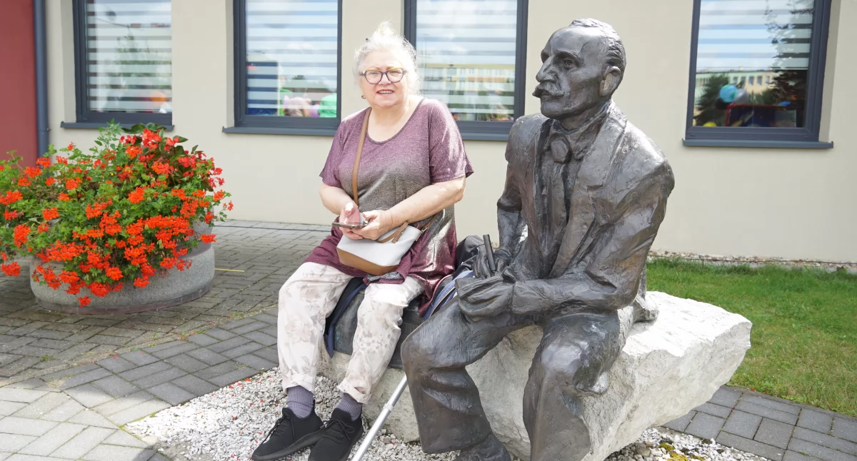Hanna Czajkowska, początkująca bajkopisarka obok Jakuba Wojciechowskiego, najsłynniejszego z barcińskich literatów fot. Karol Gapiński